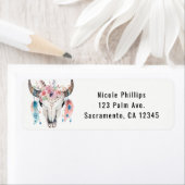 Étiquette Boho Chic Bohemian Feathers & Cow Skull Invitation (En situation)