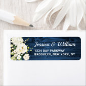 Étiquette Bois Bleu & Roses Blush Aquarelle Florale Rustique (En situation)