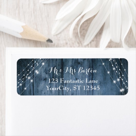 Étiquette Bois bleu rustique, Chaînes lumineuses blanches Ma (En situation)