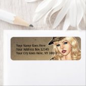 Étiquette Bonne fille avec une brosse à pistolet par Al Rio (En situation)