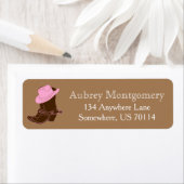 Étiquette Bottes rustiques de fille de pays et Casquette ros (En situation)