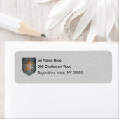 Étiquette Bouclier métallique Lion Gris Faux Parchemin (En situation)