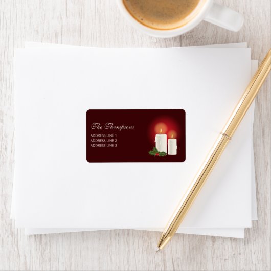 Étiquette Bougies De Noël Blanches Sur Rouge Avec Texte Pers (En situation)
