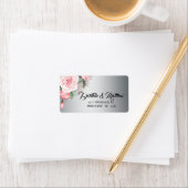 Étiquette Bouquet floral en argent métallique et rose (En situation)