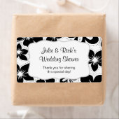 Étiquette Bouteille d'eau d'Hibiscus blanc noir - customisez (En situation)