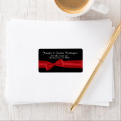 Étiquette Bow rouge romantique sur Arrière - plan noir Texte (En situation)