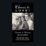 Étiquette Bravo pour l'amour Mariage noir Photo Bouteille de<br><div class="desc">Parfait pour les mariages de vignobles ou les faveurs de bouteilles de vin, ce style élégant "Cheers to Love!" Les étiquettes ont un monogramme de mariage personnalisé, la photo de la mariée et du marié, la date du mariage, et le type de vin qui peut être complètement personnalisé. Le texte...</div>