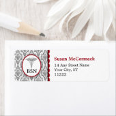 Étiquette BSN RN LPN Damask Caduceus Noir Bourgogne (En situation)