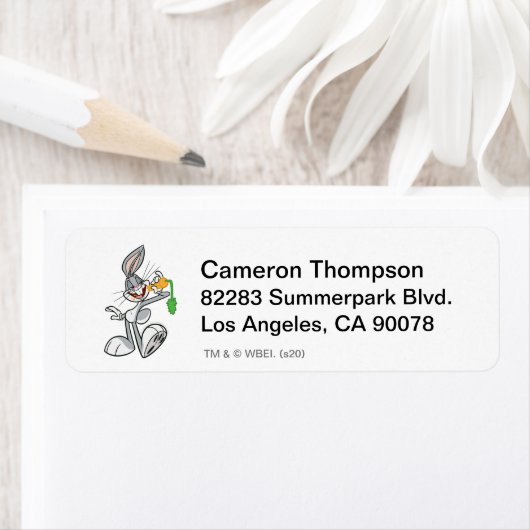 Étiquette BUGS BUNNY™ With Carrot (En situation)