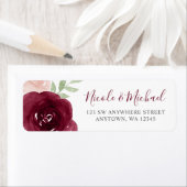 Étiquette Burgundy Aquarelle Florale Adresse de retour (En situation)