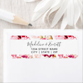 Étiquette Burgundy & Blush Floral Mariage Adresse de retour (En situation)