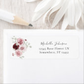 Étiquette Burgundy & Blush Pink Floral Ele Adresse de retour (En situation)