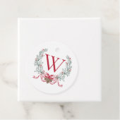 Étiquette cadeau de Noël Monogram Wreath, cadeau d (En situation)