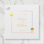 Étiquette-cadeau Monogramme Lecture Carte Mariage Or<br><div class="desc">Célébrez dans le style avec ces étiquettes élégantes et très tendance en or véritable feuille pressée mariage. Ce design est facile à personnaliser avec votre libellé d'événement spécial et vos invités seront ravis quand ils verront ces étiquettes fabuleuses.</div>