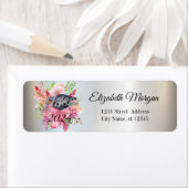 Étiquette Cap de graduation floral argent élégant (En situation)