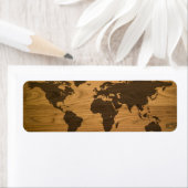 Étiquette Carte du monde texturé du grain de bois (En situation)
