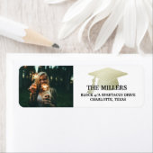 Étiquette Casquette de graduation moderne Silver Faux Foil P (En situation)