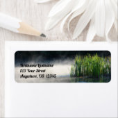 Étiquette Cattails Dans La Pose Sur Un Étang Orton Adresse (En situation)