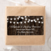 Étiquette Chaîne de lumières sur vieux bois mariage d'été (En situation)