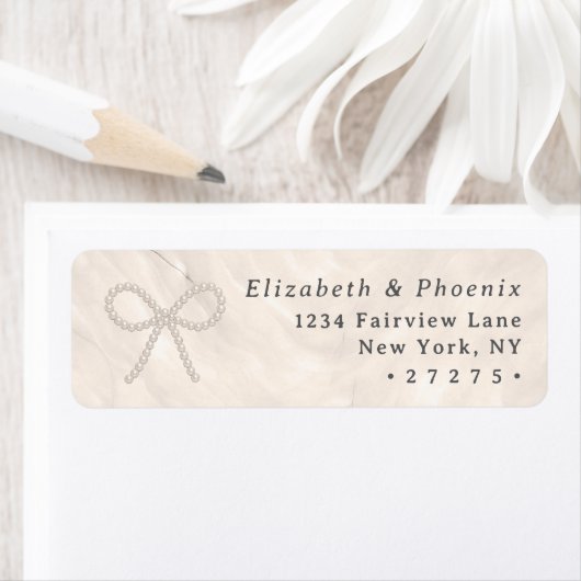 Étiquette Champagne Pearl Bow Elegant Wedding Return Address (En situation)