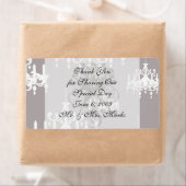 Étiquette chandelier blanc damassé sur gris argenté (En situation)