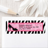 Étiquette Chaussures Tendance Zebra Girly Rose Avec Nom (En situation)