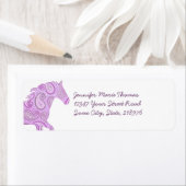 Étiquette Cheval Paisley mignon et violet (En situation)