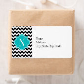 Étiquette Chevron noir et blanc avec Monogramme Turquoise (En situation)