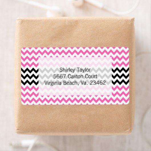 Étiquette Chevron rose et noir par Shirley Taylor (En situation)