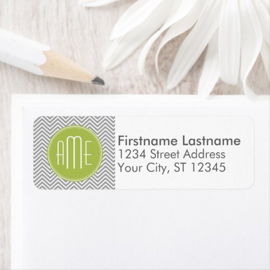 Étiquette Chevrons gris et citron vert avec Monogramme perso (En situation)