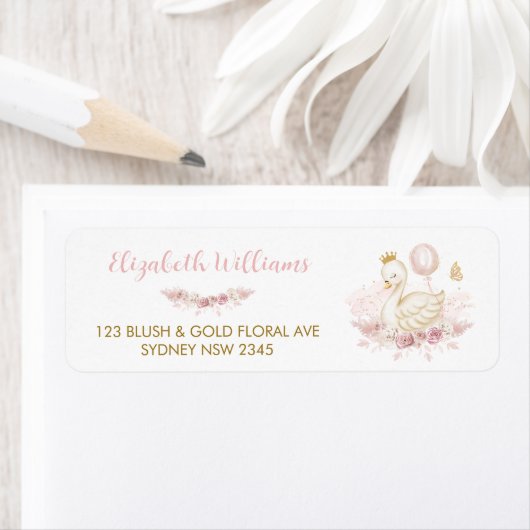 Étiquette Chic Blush Floral Swan Princess Adresse de retour (En situation)