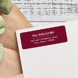 Étiquette CHIC BURGUNDY Bold Modern Elégant nom de famille<br><div class="desc">Faites paraître chaque courrier élégant et sophistiqué avec cette étiquette d'adresse de retour personnalisée, avec votre nom de famille dans une police serif classique, élégante, moderne et audacieuse et votre adresse de retour en italique chic, magnifiquement séparée par une ligne horizontale élégante. Que vous envoyiez du courrier quotidien, des invitations...</div>