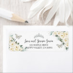 Étiquette Chic Ivory White Floral Quinceanera Adresse de ret<br><div class="desc">Personnalisez ces chics papillons floraux blancs en ivoire retournent des étiquettes d'adresse aujourd'hui. Idéal pour les fêtes d'anniversaire,  quinceanera,  sweet 16,  princess party,  etc. Objets correspondants disponibles en magasin ! c) Le Happy Cat Studio.</div>