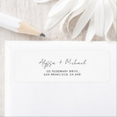 Étiquette Chic Minimalist Handwriting Script Wedding Address (En situation)