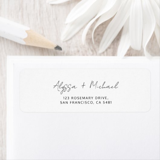 Étiquette Chic Minimalist Handwriting Script Wedding Address (En situation)
