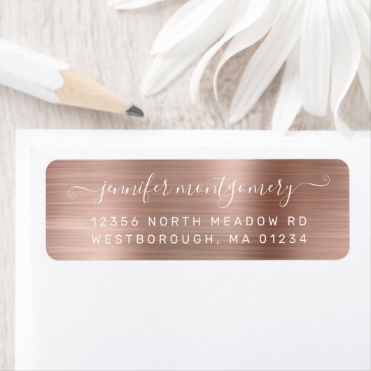 Étiquette Chic Rose Gold Brushed Metal Return Address (En situation)