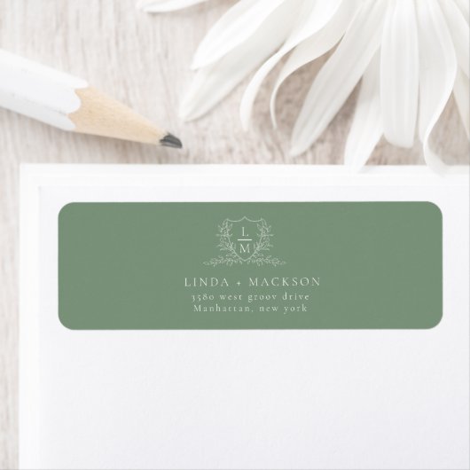 Étiquette Chic Sage Green botanical crest monogram wedding (En situation)