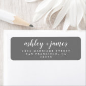 Étiquette Chic Script Dark Grey Mariage Adresse de retour (En situation)