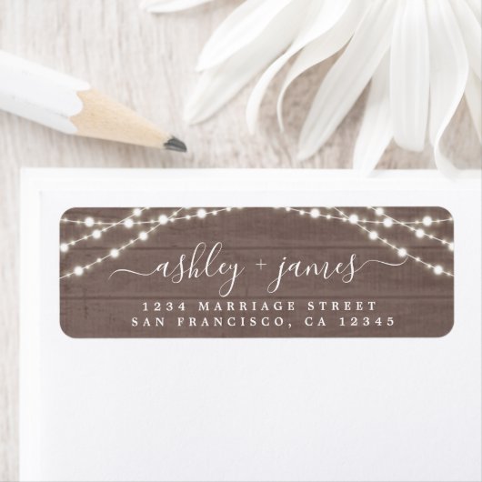 Étiquette Chic Script Rustic Lights Mariage Adresse de retou (En situation)