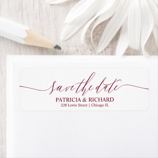 Étiquette Chic Script Wedding Enregistrer La Date Retourner (En situation)