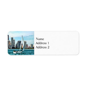 Étiquette Chicago IL - Voilier contre l'horizon de Chicago
