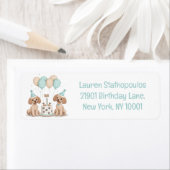 Étiquette Chiens de caniche normaux d'anniversaire (En situation)