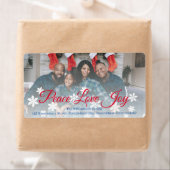 Étiquette Christmas Peace Love Joie Rouge Script Votre Photo (En situation)