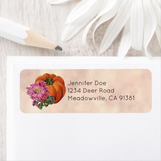 Étiquette Citrouille d'aquarelle et chrysanthème pourpre (En situation)