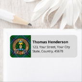Étiquette Clan Henderson Crest sur Tartan (En situation)