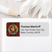 Étiquette Clan MacDuff Crest sur Tartan (En situation)