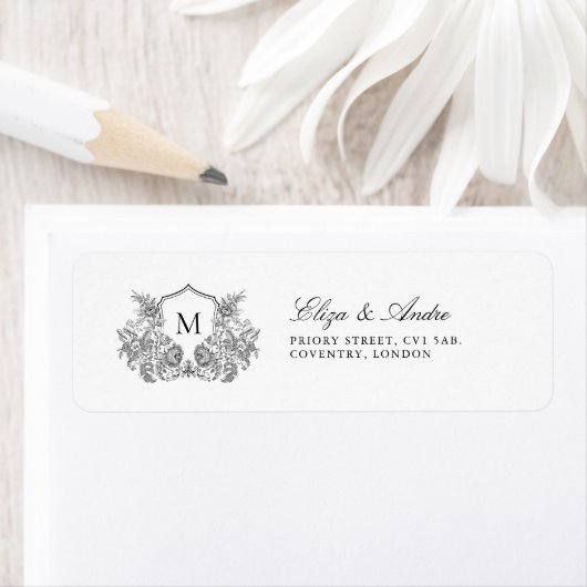 Étiquette Classic Formal Monogram Crest Adresse de retour (En situation)