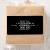 Étiquette Classy Black & Light Dark Grey Adresse de retour (En situation)