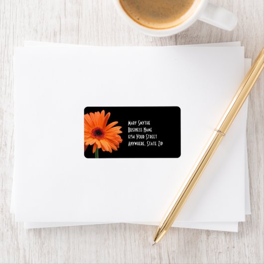 Étiquette Classy Black & Orange Gerbera Daisy (En situation)
