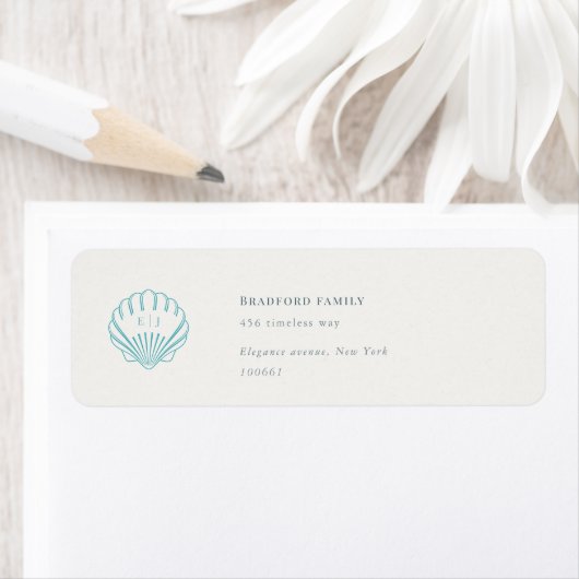 Étiquette Coastal Seashell Wedding Return Address (En situation)